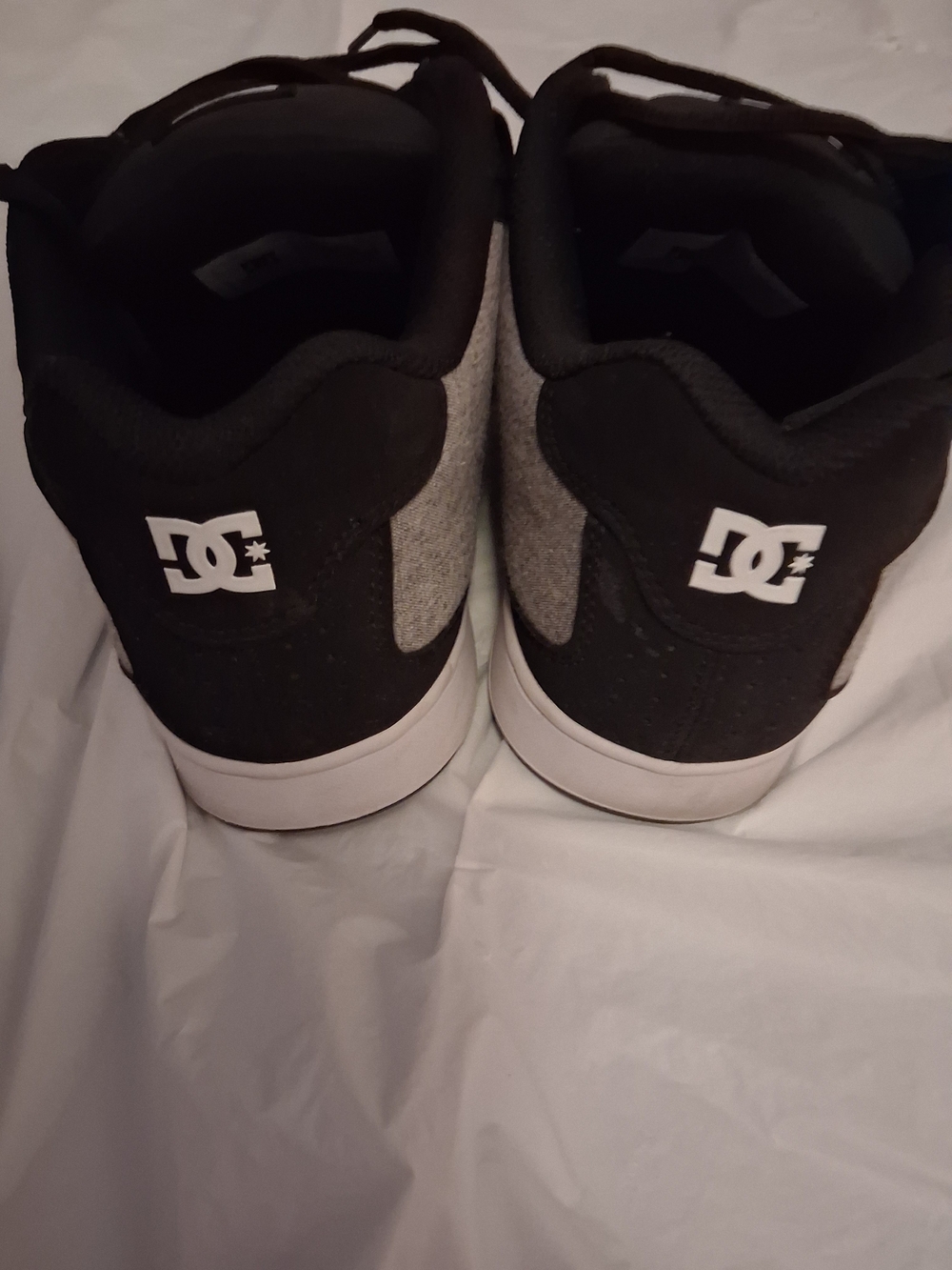 DC Shoes Men’s Black and Gray Skate Sneakers - Picture 3 of 10